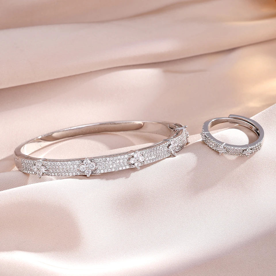 BeautifulHalos Four-leaf Flower Bracelet